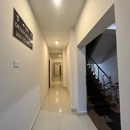 Le Hotel Host Tiruchirappalli Dış mekan fotoğraf