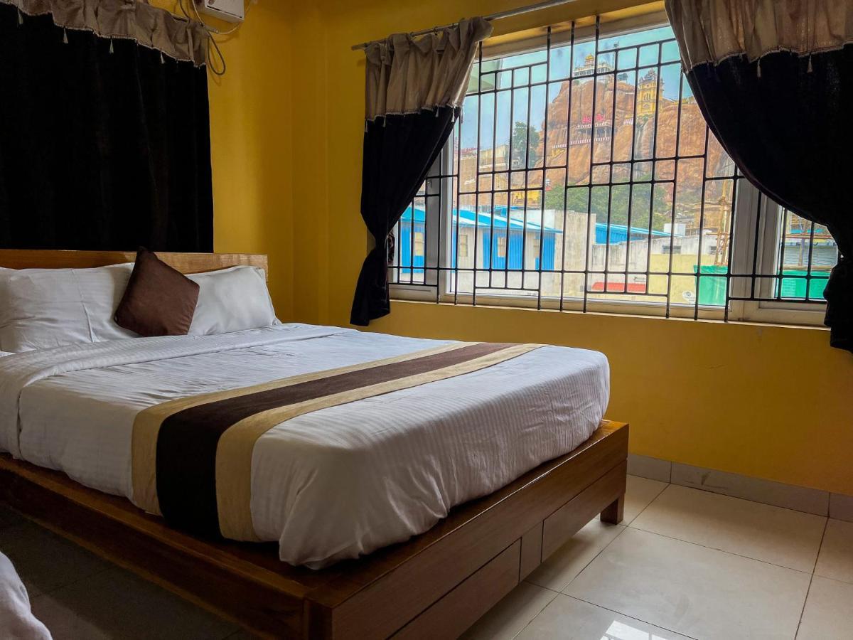 Le Hotel Host Tiruchirappalli Dış mekan fotoğraf
