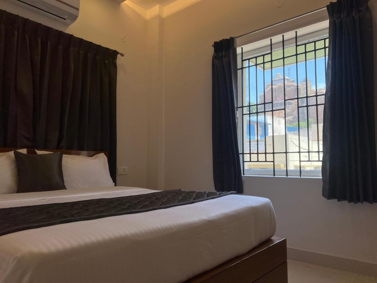 Le Hotel Host Tiruchirappalli Dış mekan fotoğraf