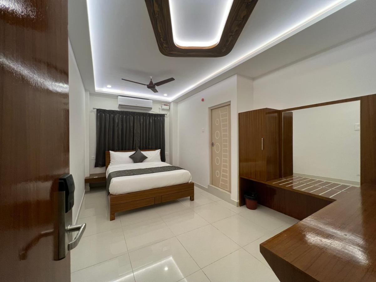 Le Hotel Host Tiruchirappalli Dış mekan fotoğraf