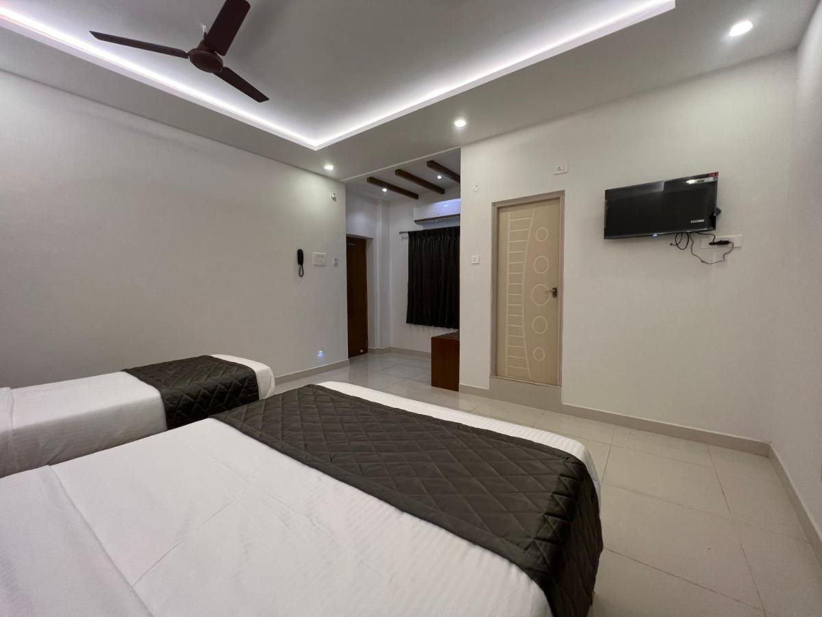 Le Hotel Host Tiruchirappalli Dış mekan fotoğraf