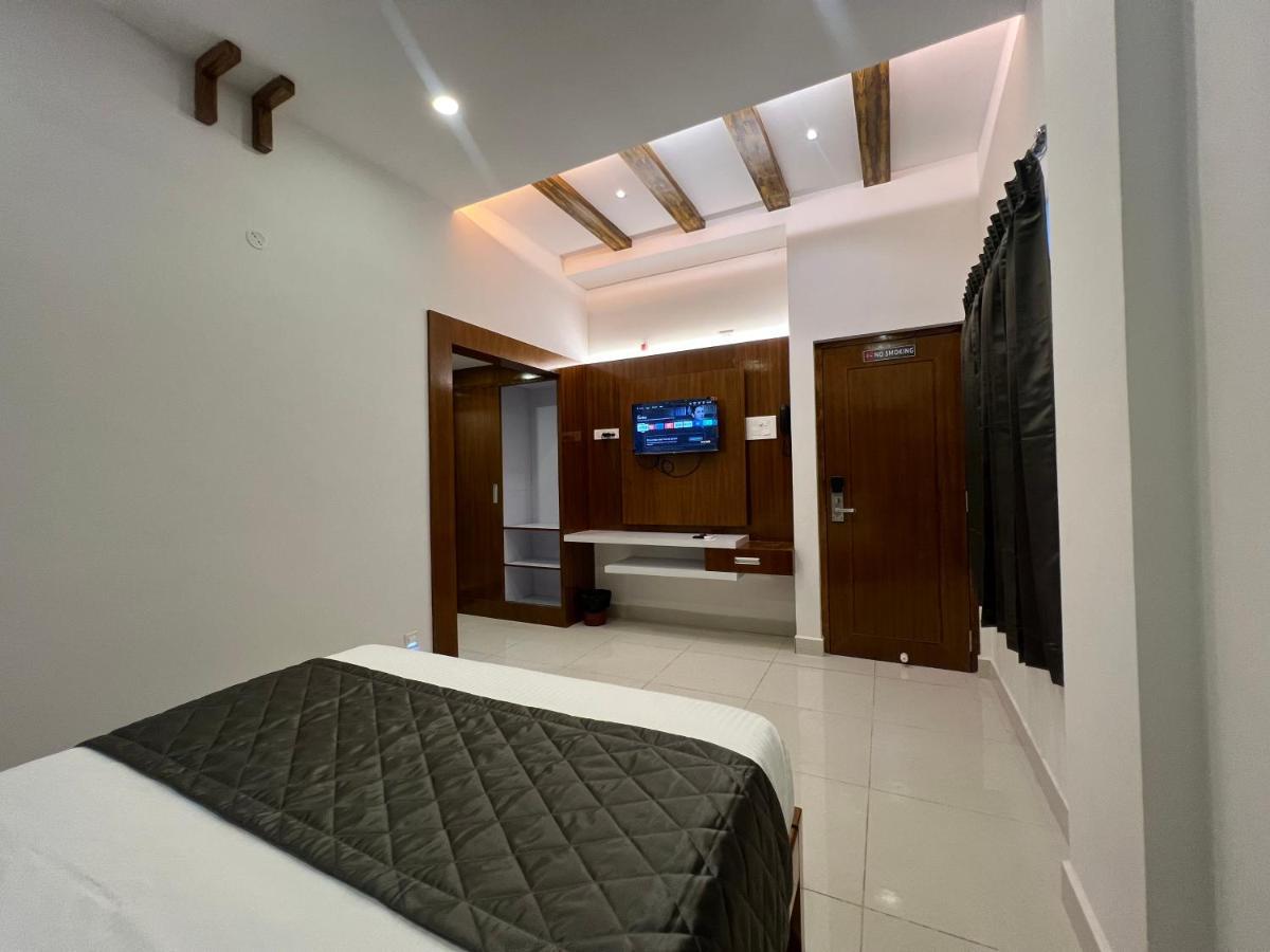 Le Hotel Host Tiruchirappalli Dış mekan fotoğraf
