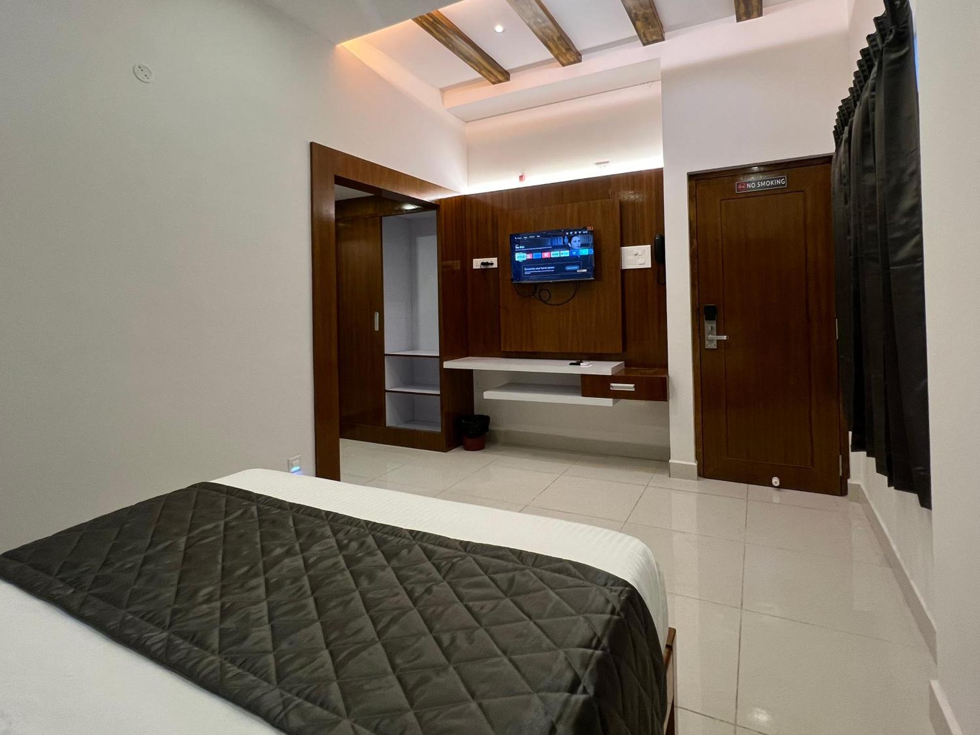 Le Hotel Host Tiruchirappalli Dış mekan fotoğraf